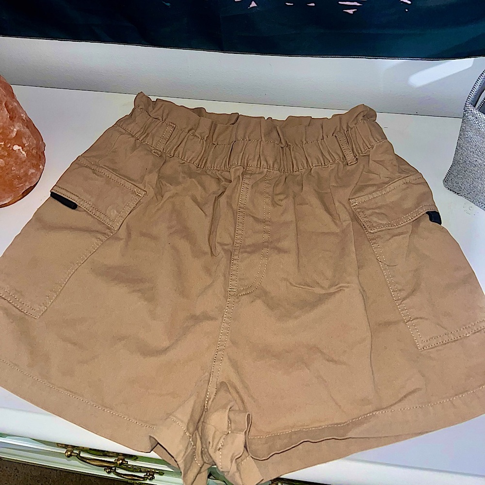 Khaki high-waisted paper bag shorts H&M